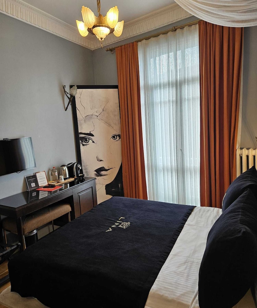 Lina Taksim Pera 20