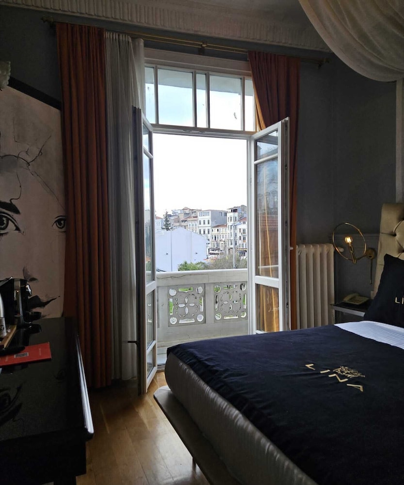 Lina Taksim Pera 22