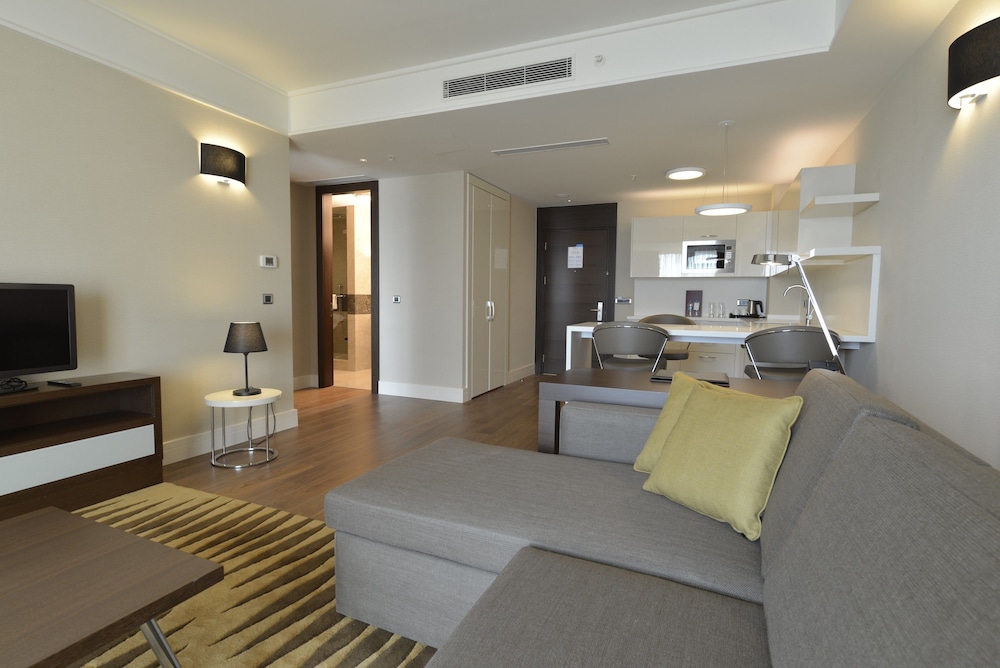 Wyndham Grand Istanbul Europe 11