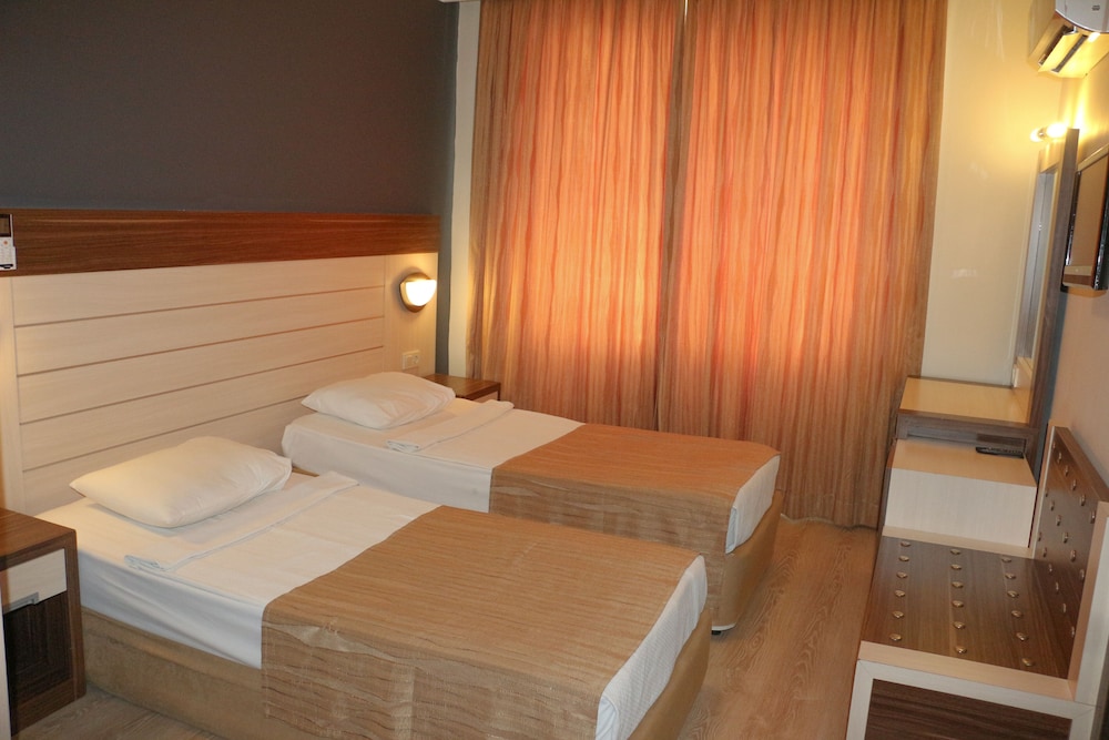 Hawaii Suite Beach Hotel 17