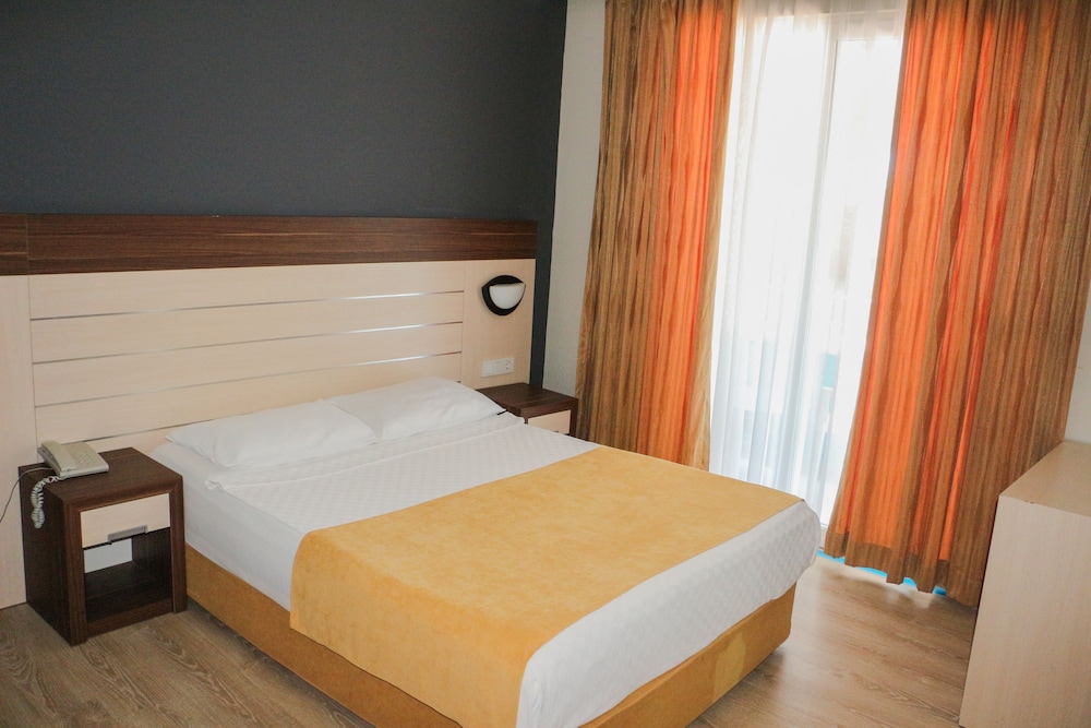 Hawaii Suite Beach Hotel 16