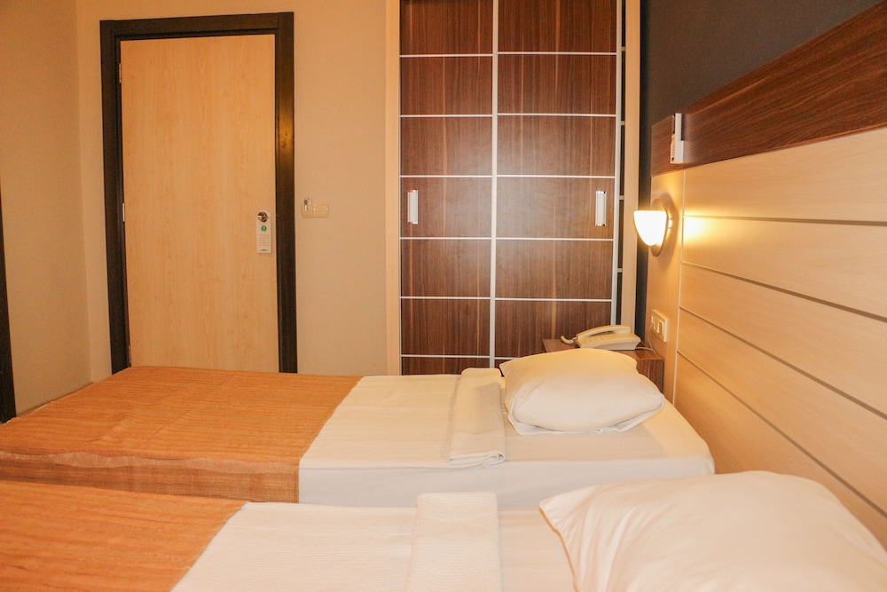 Hawaii Suite Beach Hotel 19