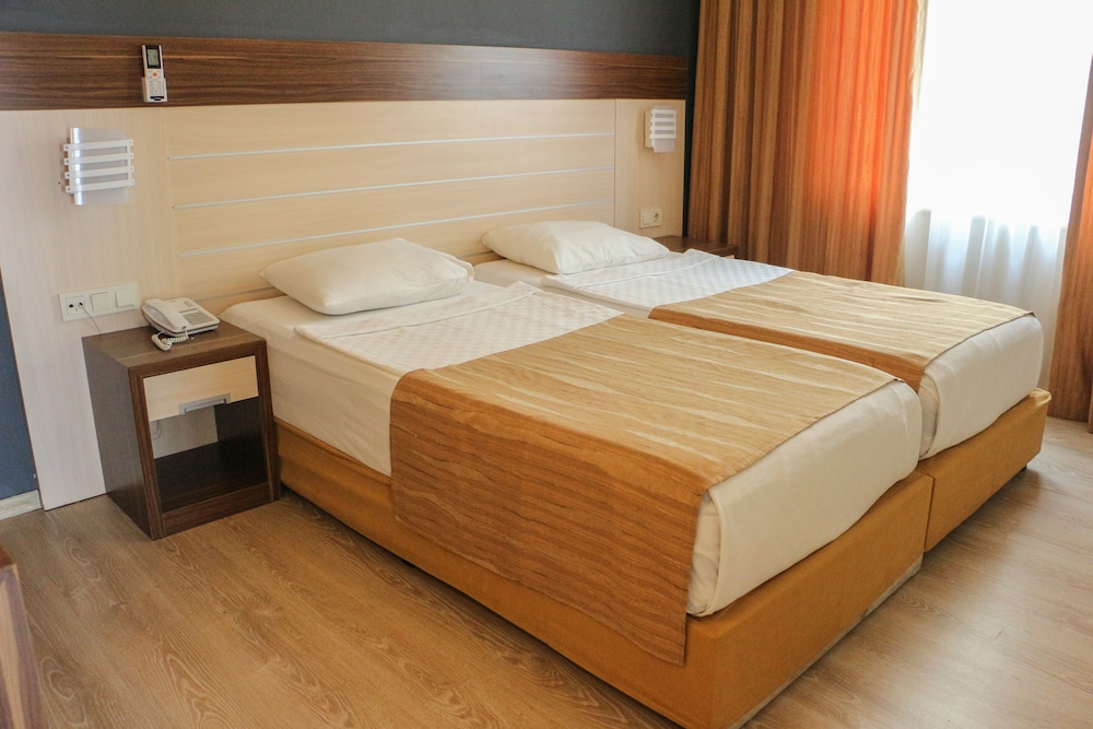 Hawaii Suite Beach Hotel 14