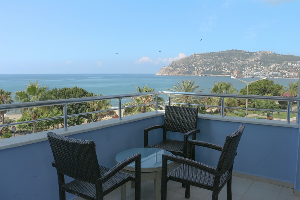 Hawaii Suite Beach Hotel 24