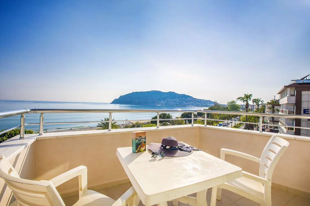 Hawaii Suite Beach Hotel 7