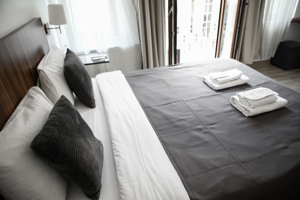 Alyon Suite Hotel 9