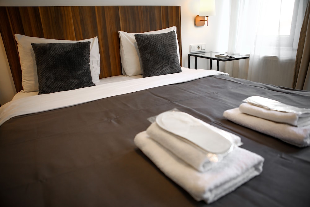 Alyon Suite Hotel 1