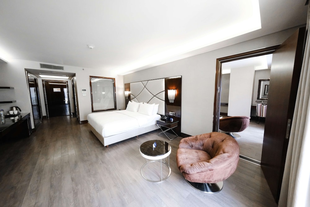 DoubleTree by Hilton Istanbul Gayrettepe 24