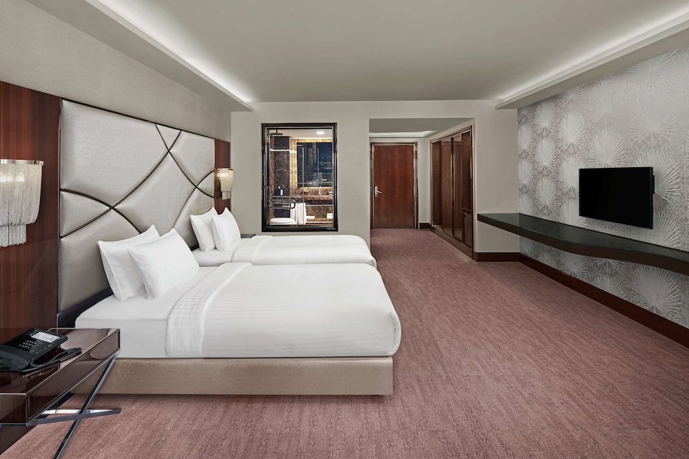 DoubleTree by Hilton Istanbul Gayrettepe 12
