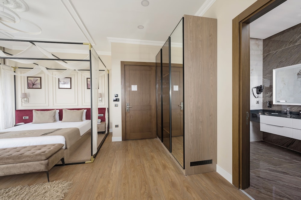 Continental Hotel Pera 12