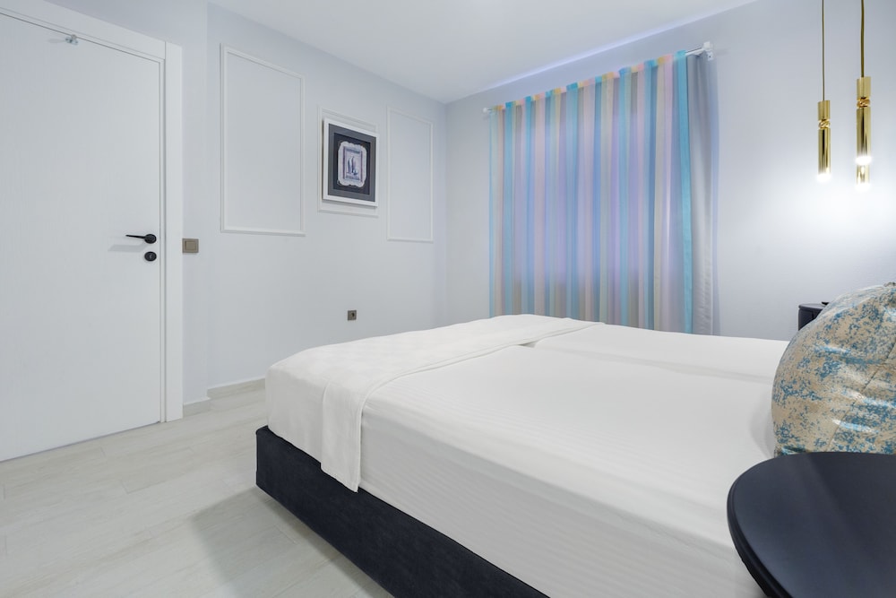 Twin Apart Hotel 15