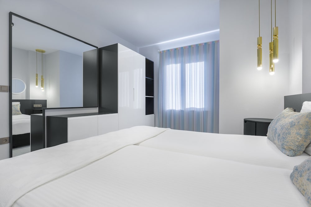 Twin Apart Hotel 17