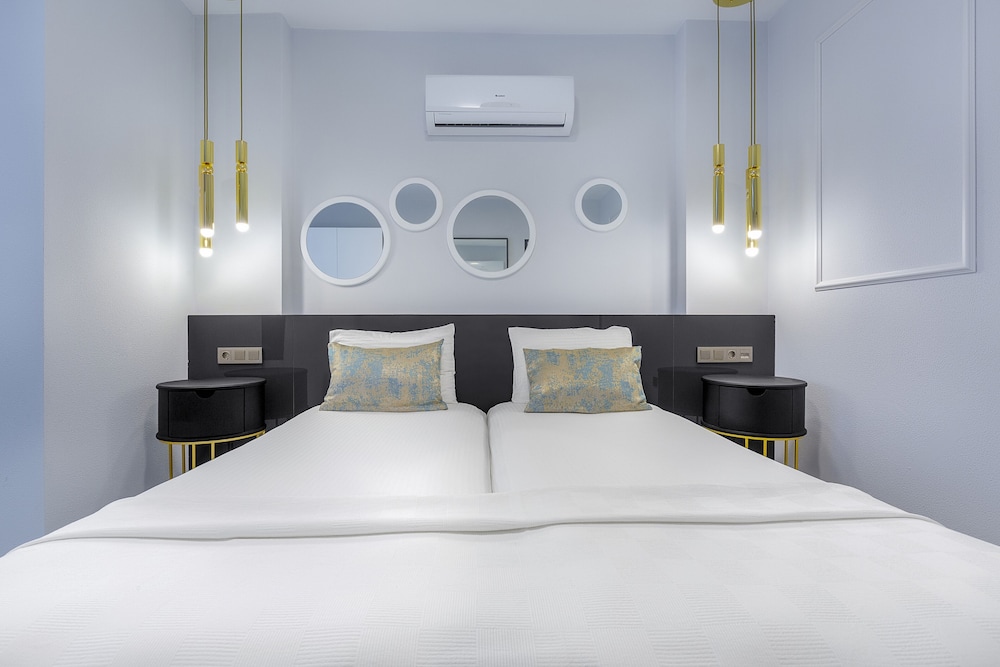 Twin Apart Hotel 18