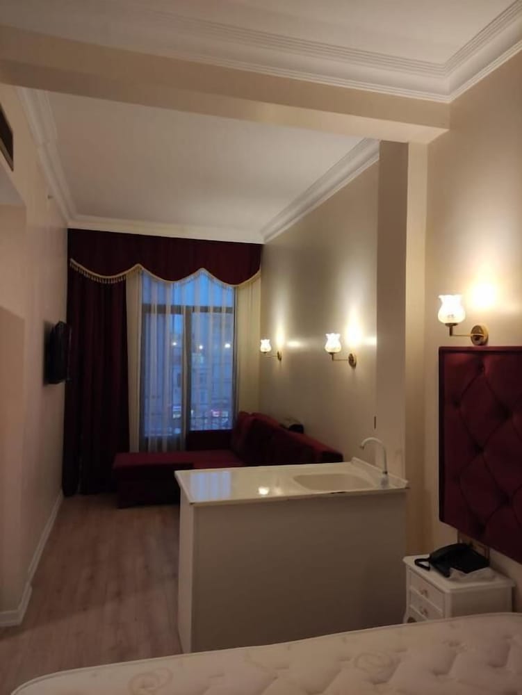 Boss To Hotel Taksim 10