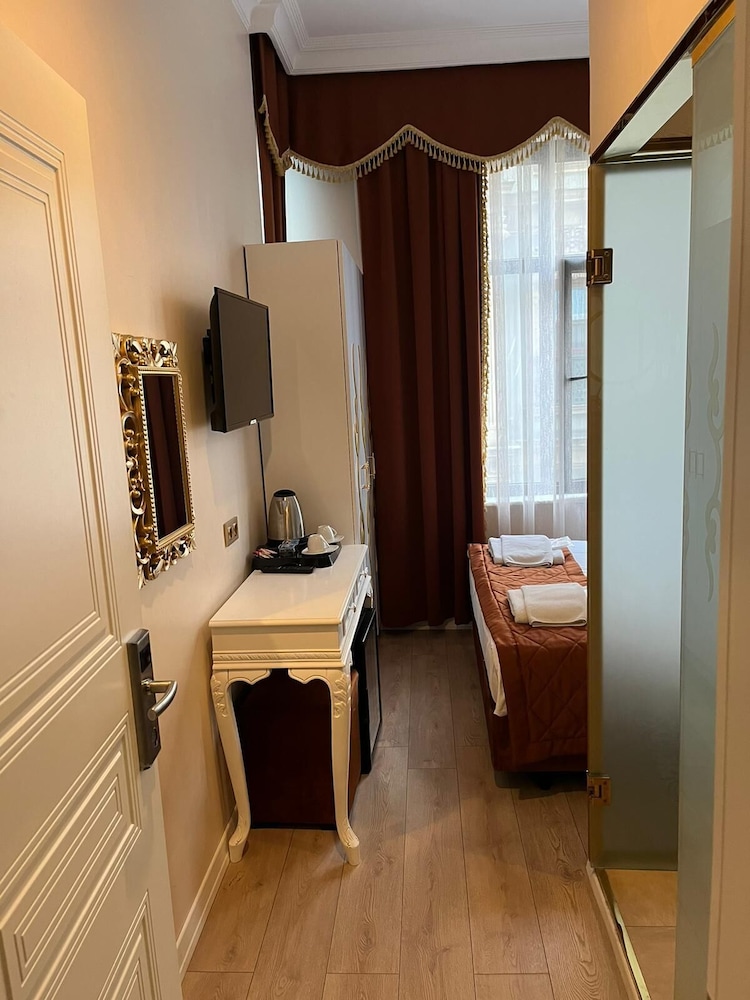 Boss To Hotel Taksim 6