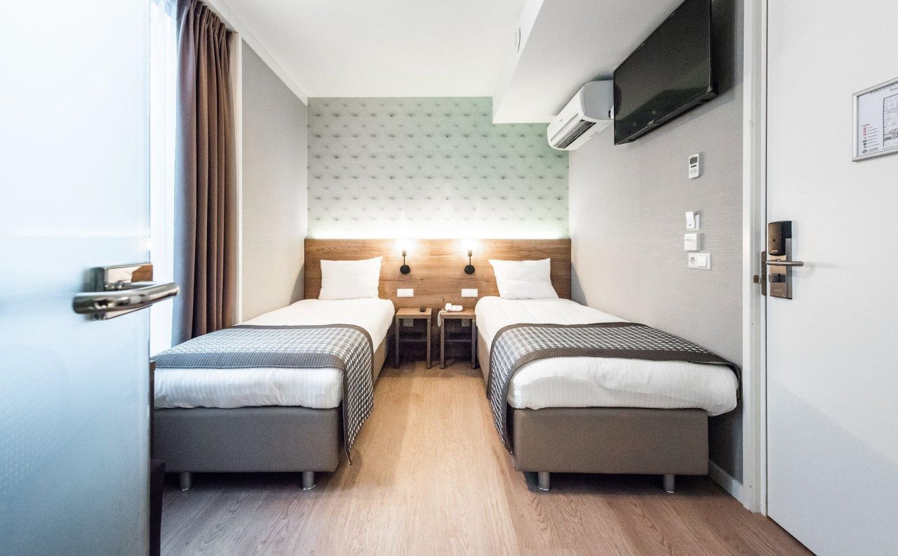 Melrose Hotel 24