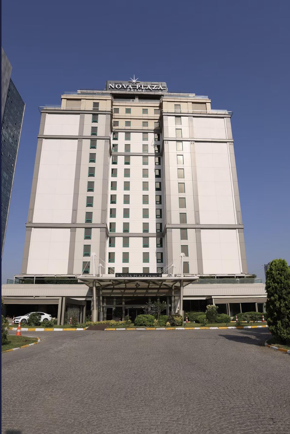 Adm Grand Hotel 1