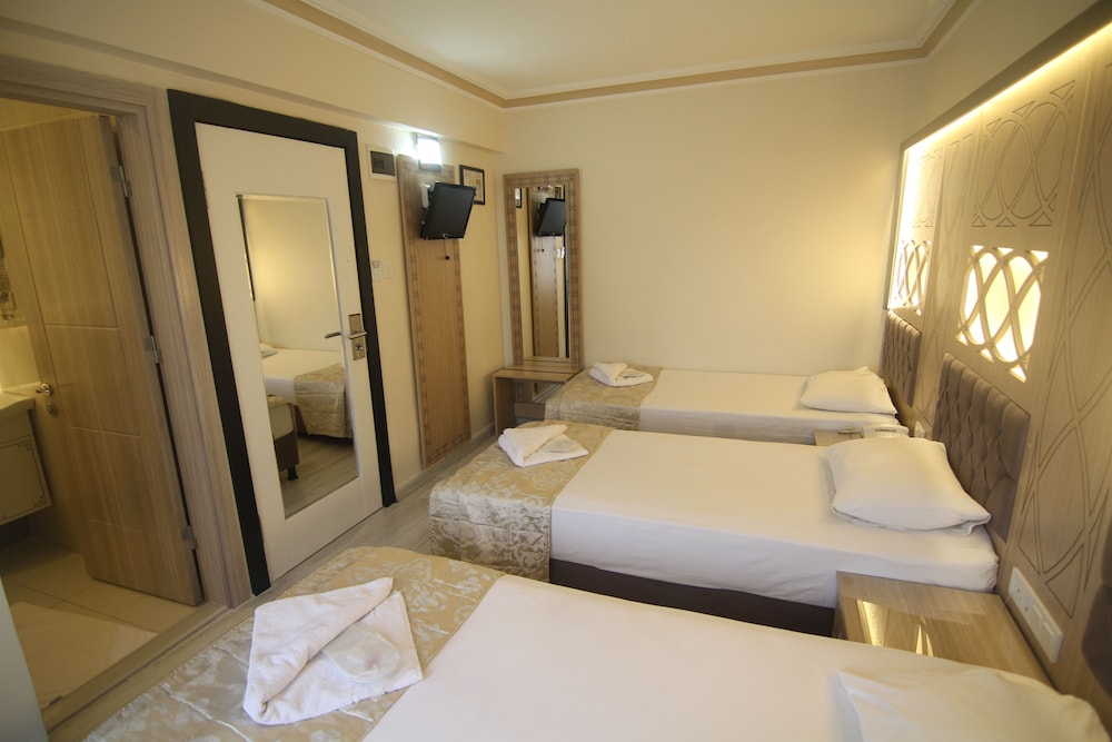 Grand Liza Hotel 10