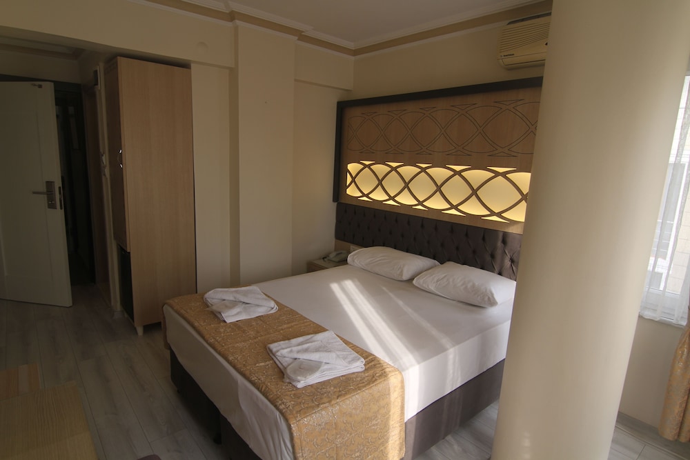 Grand Liza Hotel 18