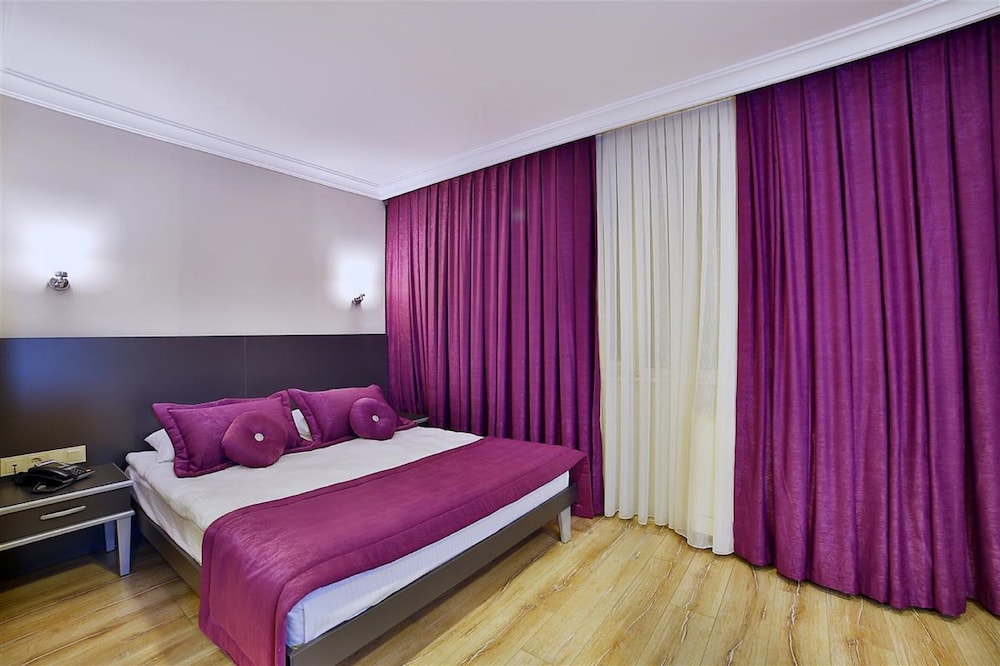 The Hera Premium Hotels 8