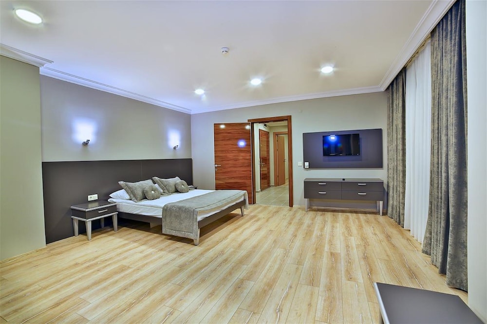 The Hera Premium Hotels 11
