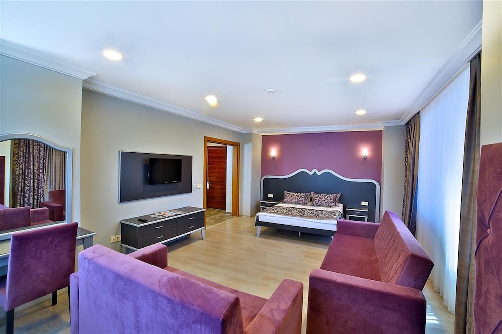 The Hera Premium Hotels 5