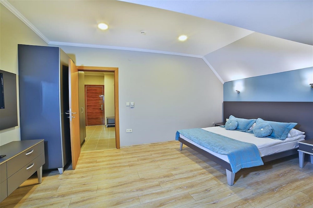 The Hera Premium Hotels 10