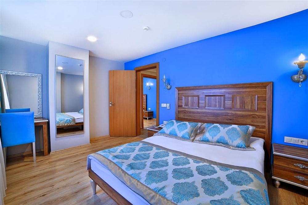 The Hera Premium Hotels 12