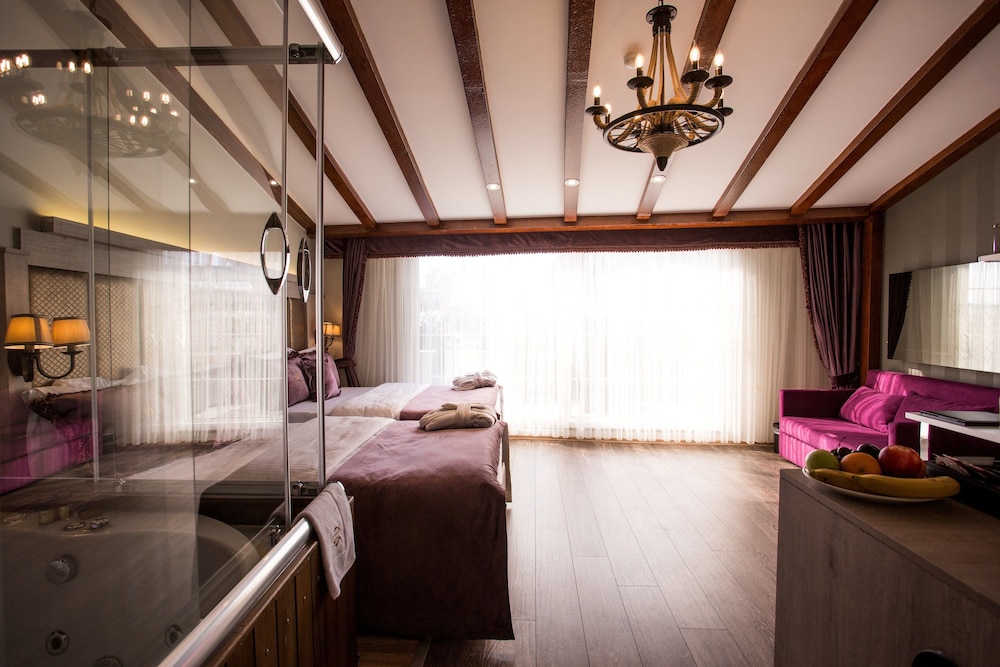 Bonne Sante Hotel 20