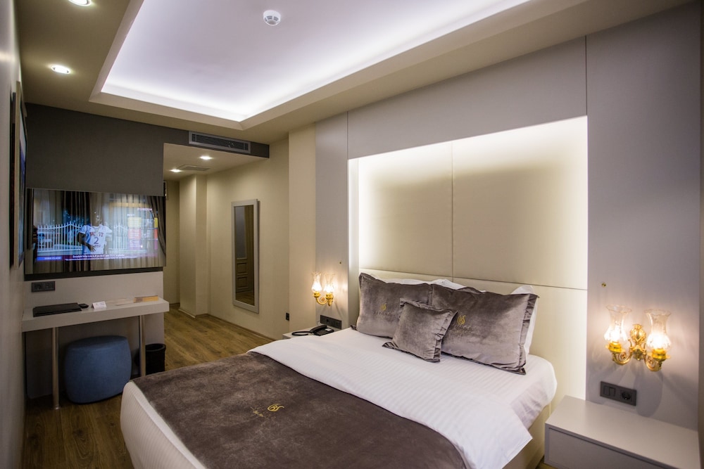 Bonne Sante Hotel 13