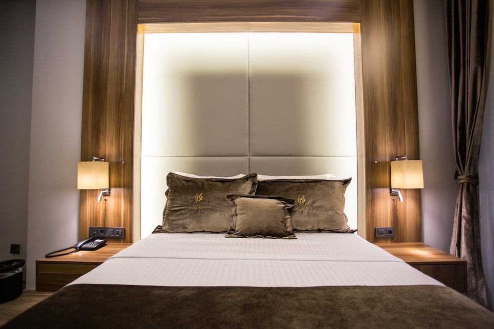 Bonne Sante Hotel 8