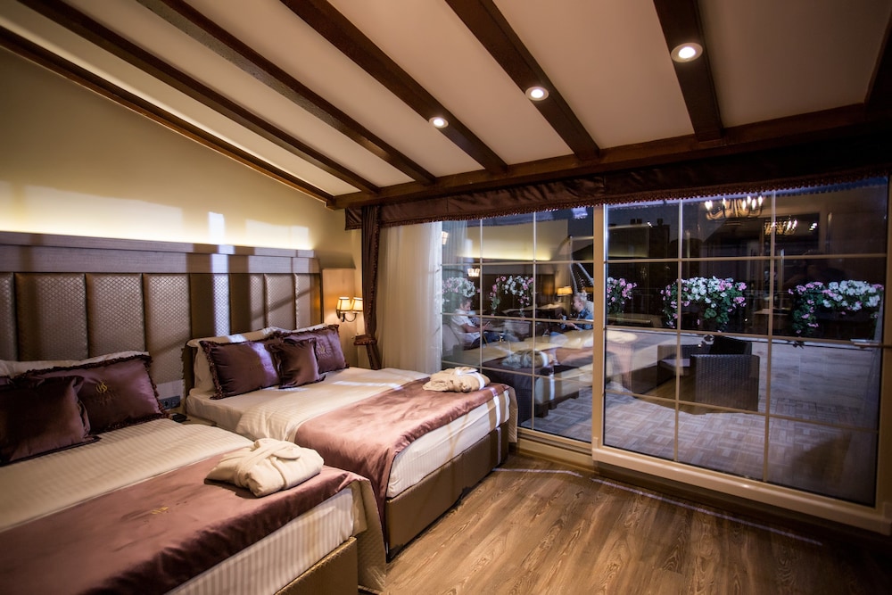 Bonne Sante Hotel 17