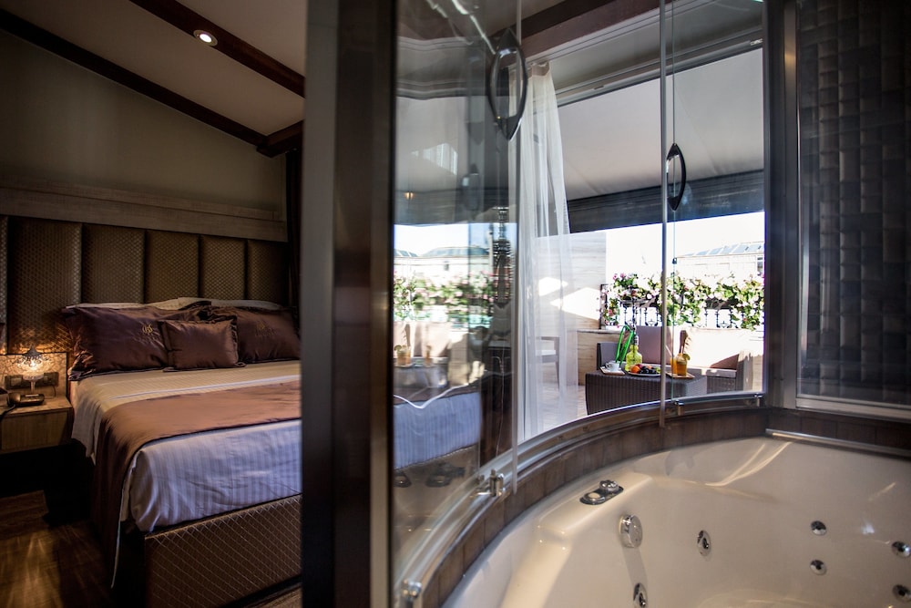 Bonne Sante Hotel 18