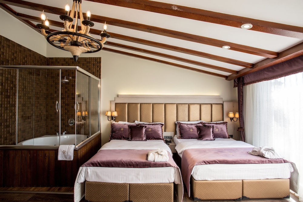 Bonne Sante Hotel 16