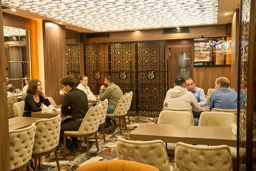 Bonne Sante Hotel 6