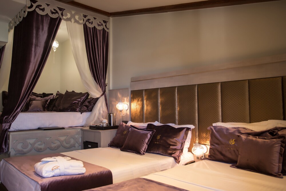 Bonne Sante Hotel 24