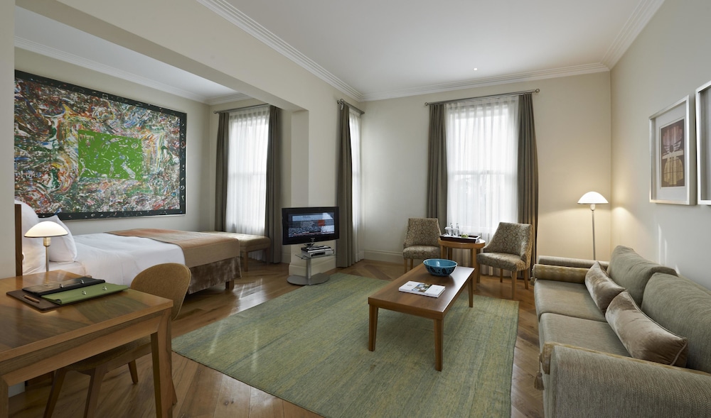 Tomtom Suites 4