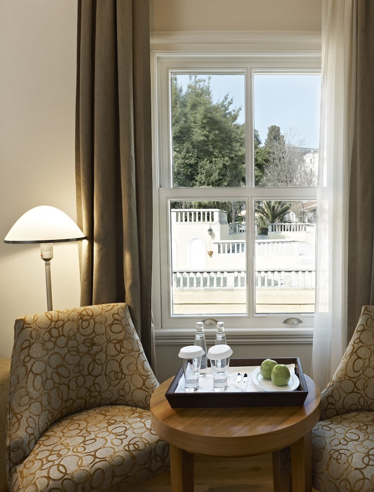 Tomtom Suites 5