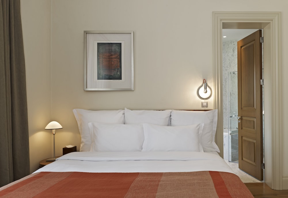 Tomtom Suites 7