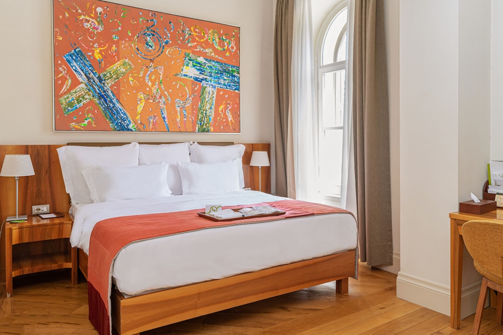 Tomtom Suites 12