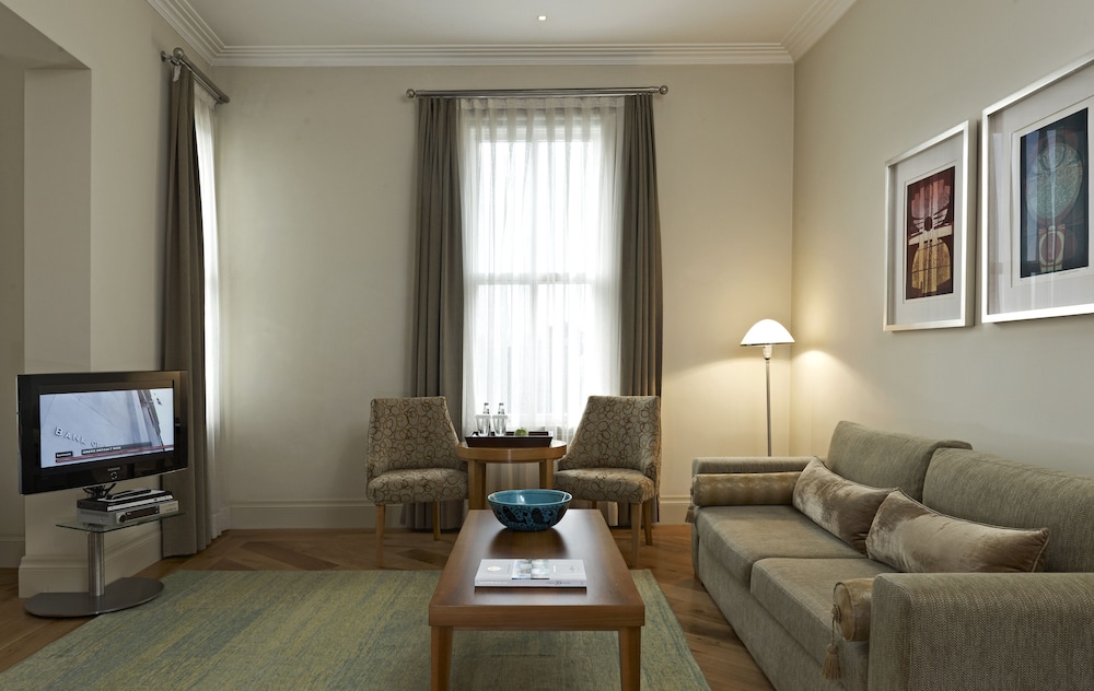Tomtom Suites 9
