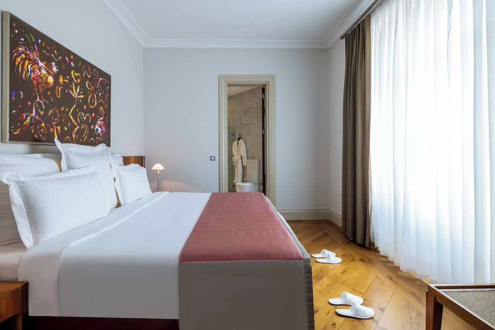 Tomtom Suites 23