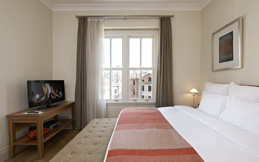 Tomtom Suites 8