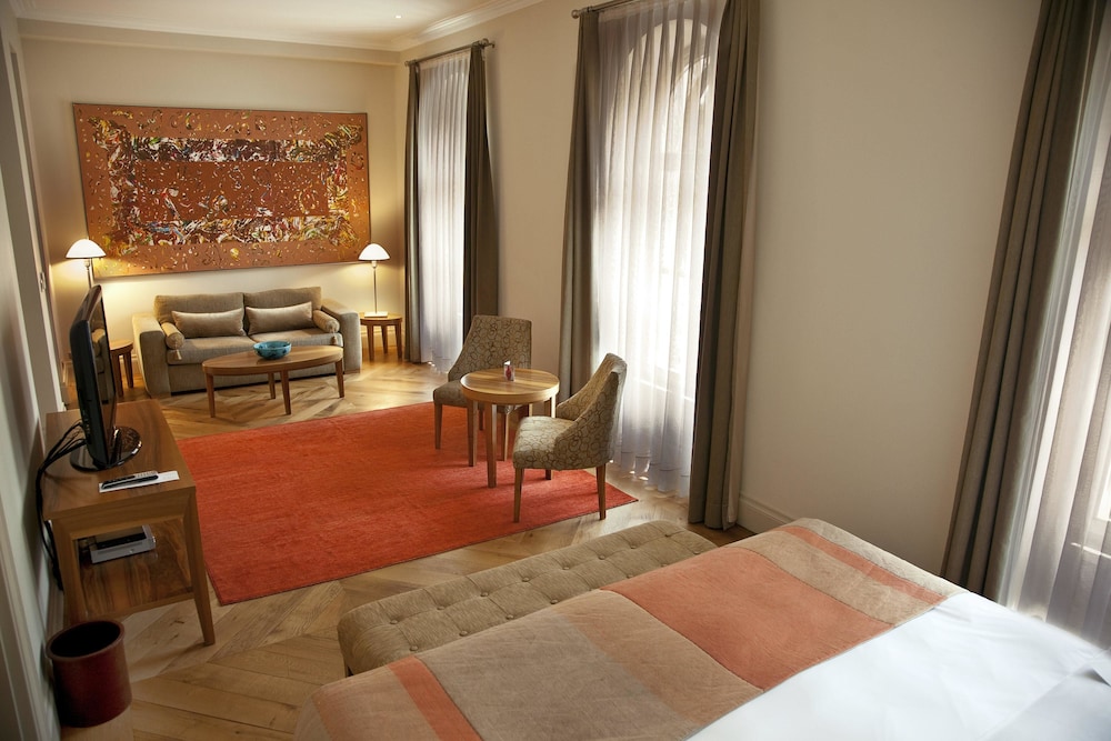 Tomtom Suites 2