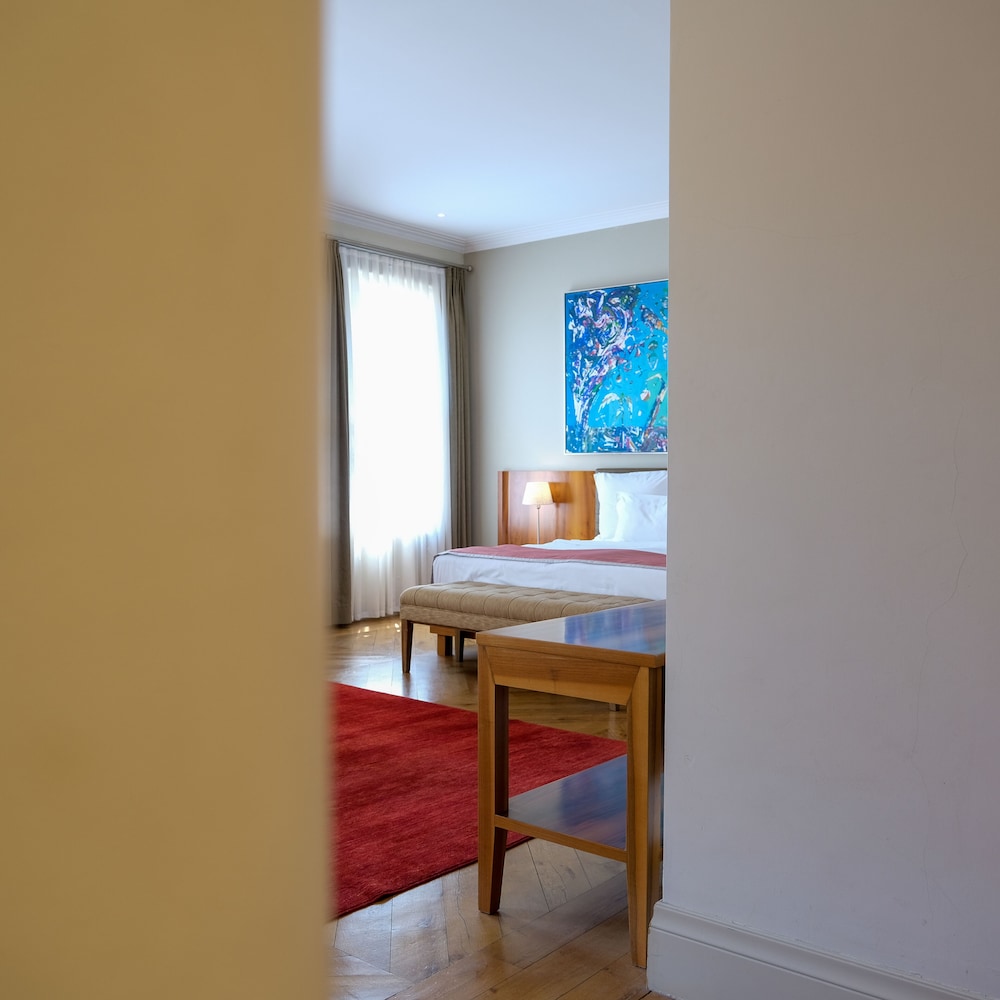Tomtom Suites 19