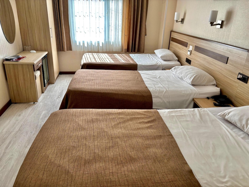 Gold Hotel 16