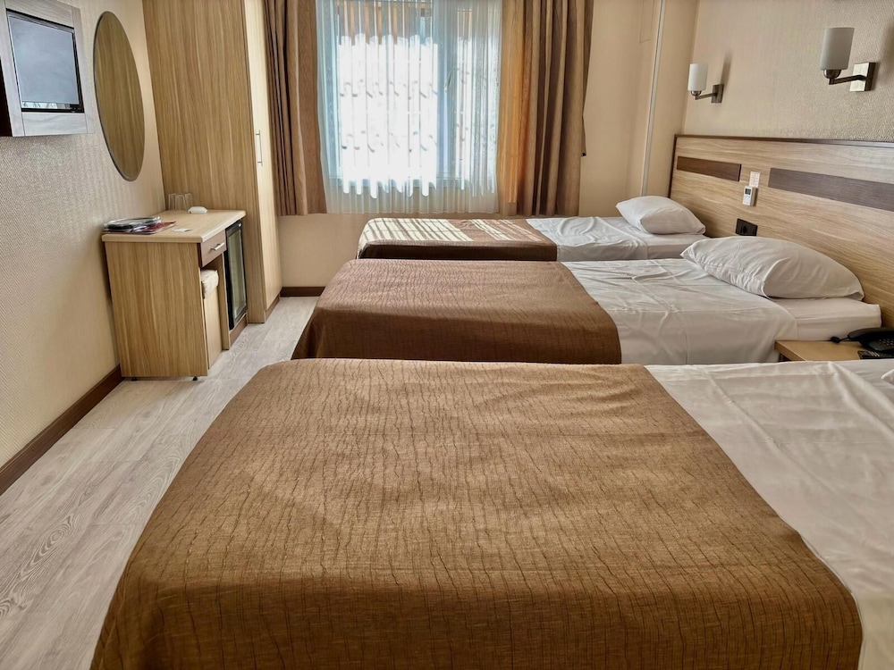 Gold Hotel 24