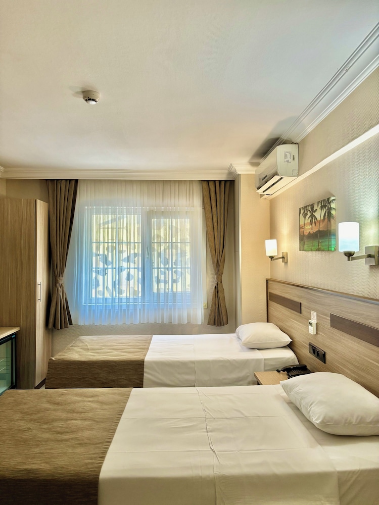 Gold Hotel 7