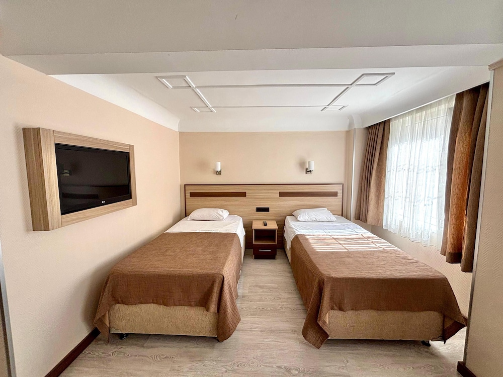 Gold Hotel 17