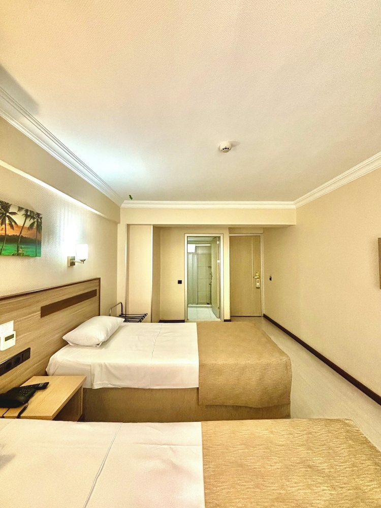 Gold Hotel 14